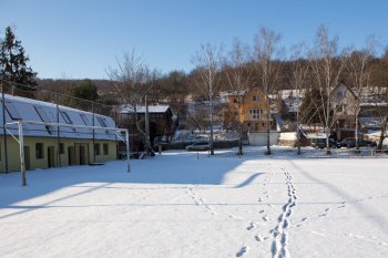 Pohled od fotbalového hřiště